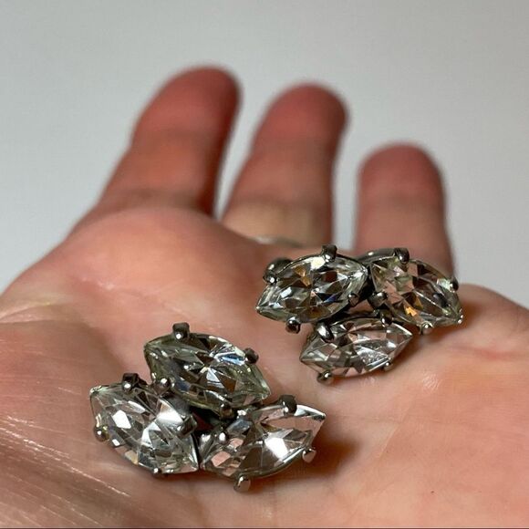 Sterling rhinestone vintage clip earrings - Picture 4 of 16